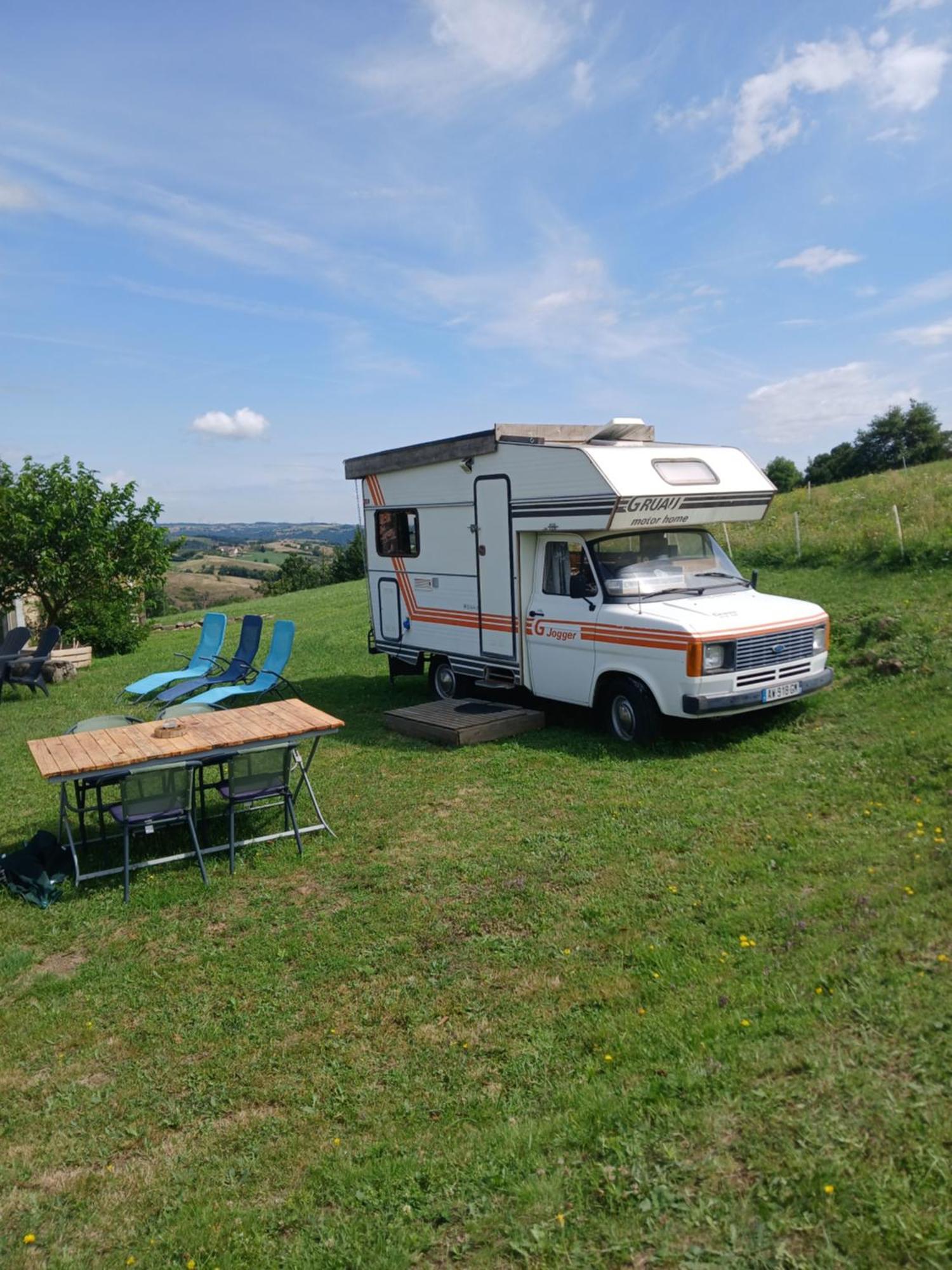 Saint-Barthelemy-le-Plain Camping Car Vintage מראה חיצוני תמונה