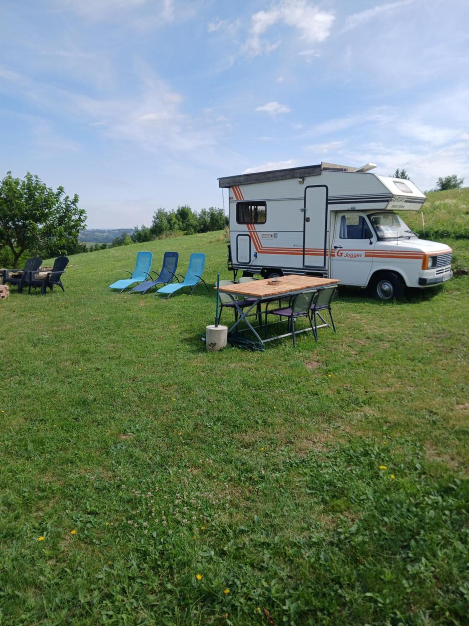 Saint-Barthelemy-le-Plain Camping Car Vintage מראה חיצוני תמונה